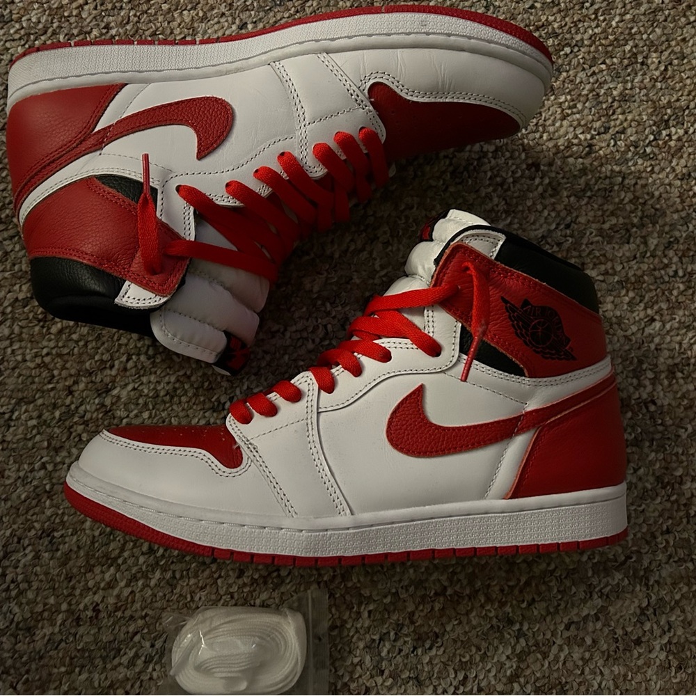 Nike Men's Red and White Sneakers